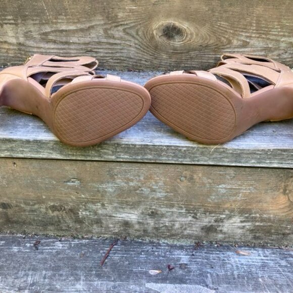 Shoes - Picture 4 of 5